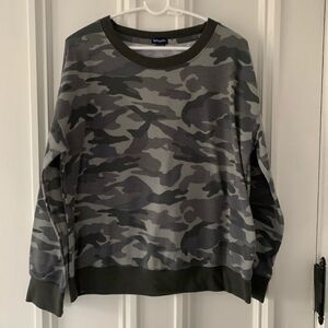 Splendid camo sweatshirt large
